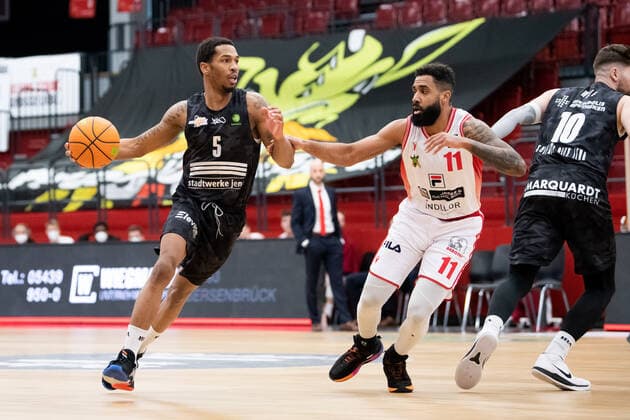 BARMER 2 Basketball Bundesliga ProA Playoff Matchday 4 Season 2020 2021 on 26 4 2021 Artland Dragons vs Science City Jena v li on the ball Zamal Nixon Jena vs Gerel Simmons Artland Artland Arena