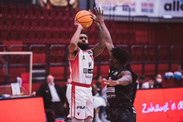 ProA Playoffs Artland Dragons vs Science City Jena, 26 04 2021 Gerel David Simmons Artland Dragons, 11 , Norense Owen Odiase Science City Jena, 32 ProA Playoffs Artland Dragons vs Science City Jena on 26 04 2021 in Quakenbrueck Artland Arena , Germany, Copyright: xBEAUTIFULxSPORTS Neddermannx