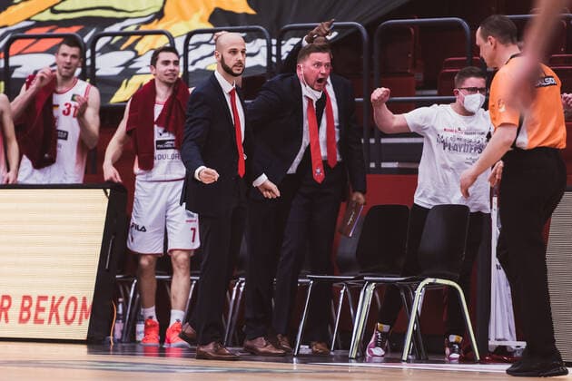 ProA Playoffs Artland Dragons vs Science City Jena, 26 04 2021 Tuna Isler Artland Dragons, Head Coach , Marius Kroeger Artland Dragons, Managing Director ProA Playoffs Artland Dragons vs Science City Jena on 26 04 2021 in Quakenbrueck Artland Arena , Germany, Copyright: xBEAUTIFULxSPORTS Neddermannx