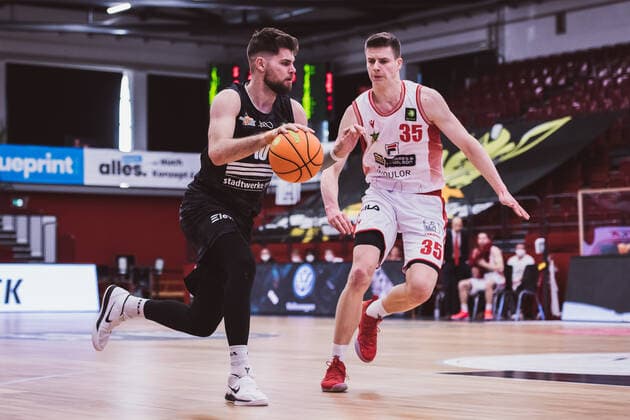 ProA Playoffs Artland Dragons vs Science City Jena, 26 04 2021 Julius Wolf Science City Jena, 10 , Danielius Lavrinovicius Artland Dragons, 35 ProA Playoffs Artland Dragons vs Science City Jena on 26 04 2021 in Quakenbrueck Artland Arena , Germany, Copyright: xBEAUTIFULxSPORTS Neddermannx