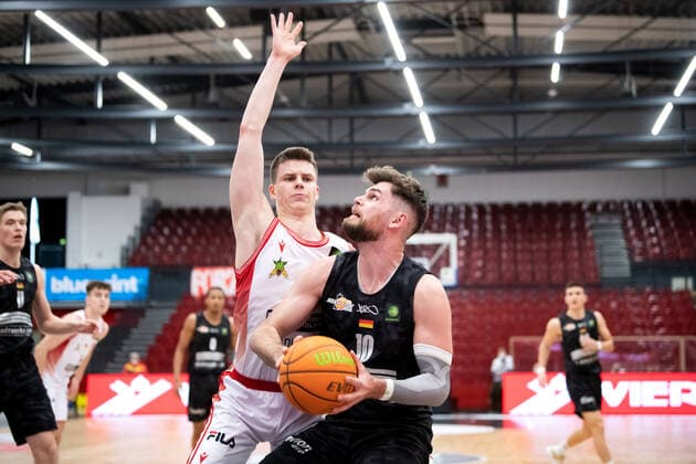 BARMER 2 Basketball Bundesliga ProA Playoff Matchday 4 Season 2020 2021 on 26 4 2021 Artland Dragons vs Science City Jena v re on the ball Julius Wolf Jena vs Danielius Lavrinovicius Artland Artland Arena
