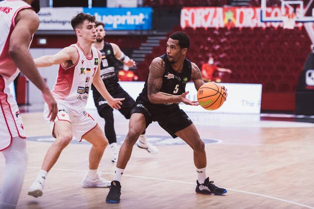 ProA Playoffs Artland Dragons vs Science City Jena, 26 04 2021 Zachary Christopher Ensminger Artland Dragons, 1 , Frederick Zamal Nixon Science City Jena, 5 ProA Playoffs Artland Dragons vs Science City Jena on 26 04 2021 in Quakenbrueck Artland Arena , Germany, Copyright: xBEAUTIFULxSPORTS Neddermannx
