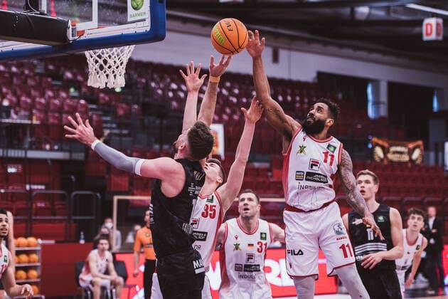 ProA Playoffs Artland Dragons vs Science City Jena, 26 04 2021 Julius Wolf Science City Jena, 10 , Danielius Lavrinovicius Artland Dragons, 35 , Gerel David Simmons Artland Dragons, 11 ProA Playoffs Artland Dragons vs Science City Jena on 26 04 2021 in Quakenbrueck Artland Arena , Germany, Copyright: xBEAUTIFULxSPORTS Neddermannx