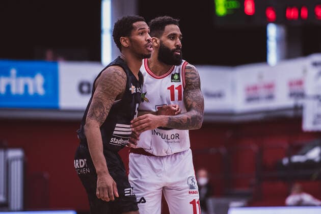 ProA: Playoffs - Artland Dragons vs. Science City Jena, 26.04.2021 Frederick Zamal Nixon (Science City Jena, 5), Gerel David Simmons (Artland Dragons, 11); ProA: Playoffs - Artland Dragons vs. Science City Jena am 26.04.2021 in Quakenbrueck (Artland Arena), Germany, Copyright: xBEAUTIFULxSPORTS Neddermannx