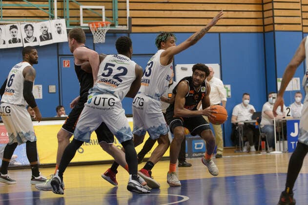 Armani T™Bori MOORE 52 Eisbaeren Bremerhaven , Trey Curtis Lee DAVIS 57 Eisbaeren Bremerhaven , Courtney Jahlil STOCKARD 0 wiha Panthers Schwenningen Eisbären Bremerhaven vs wiha Panthers Schwenningen, Basketball, 2 Bundesliga ProA, 26 04 2021, 3 Matchday of the Playoffs, Season 2020 2021 Copyright xErikxHillmer EIBNERx EP ehr Eisbären Bremerhaven vs wiha Panthers Schwenningen, Basketball, 2 Bundesliga ProA, 26 04 2021, 3 Matchday of the Playoffs, Season 2020 2021 Bremerhaven Copyright: xErikxHillmer EIBNERx EP_ehr
