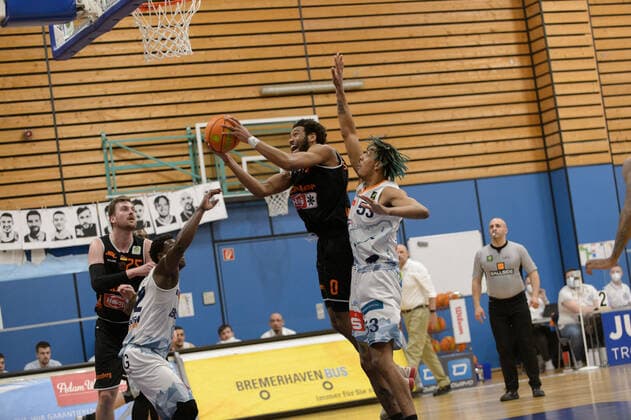 Robin JORCH 25 wiha Panthers Schwenningen , Armani T™Bori MOORE 52 Eisbaeren Bremerhaven , Courtney Jahlil STOCKARD 0 wiha Panthers Schwenningen , Kevin YEBO 53 Eisbaeren Bremerhaven Eisbären Bremerhaven vs wiha Panthers Schwenningen, Basketball, 2 Bundesliga ProA, 26 04 2021, 3 matchday of the playoffs, season 2020 2021 Copyright xErikxHillmer EIBNERx EP ehr Eisbären Bremerhaven vs wiha Panthers Schwenningen, Basketball, 2 Bundesliga ProA, 26 04 2021, 3 matchday of the playoffs, season 2020 2021 Bremerhaven Copyright: xErikxHillmer EIBNERx EP_ehr