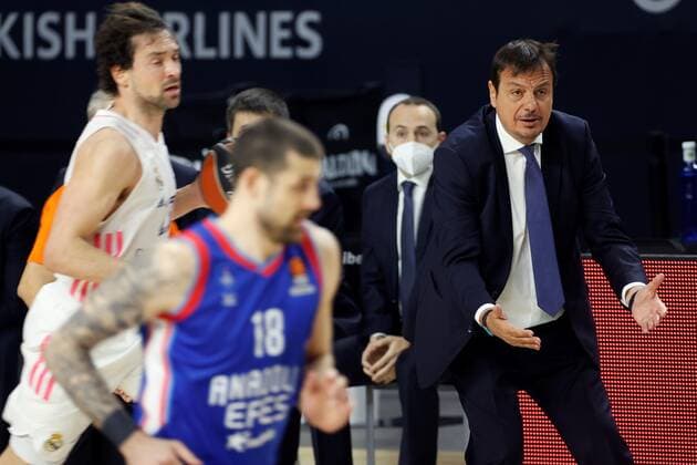 Anadolu Efes head coach Ergin Ataman reacts during a Euroleague quarter final playoff match between Real Madrid and Anadolou EFES at Wizink Center in Madrid, Spain, 27 April 2021. Real Madrid - Anadolou EFES !ACHTUNG: NUR REDAKTIONELLE NUTZUNG!  Copyright: xMariscalx GRAF3430 20210427-637551490056486700