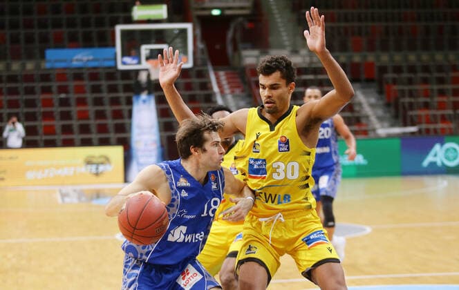 Ludwigsburg , Basketball easyCredit BBL Bundesliga , MHP RIESEN Ludwigsburg vs Fraport Skyliners Frankfurt , from left Joe Rahon FRA Oscar da Silva Riesen