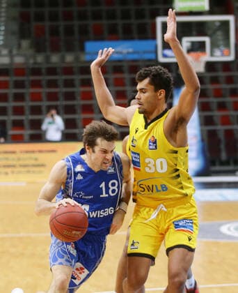 Ludwigsburg , Basketball easyCredit BBL Bundesliga , MHP RIESEN Ludwigsburg vs Fraport Skyliners Frankfurt , from left Joe Rahon FRA Oscar da Silva Riesen
