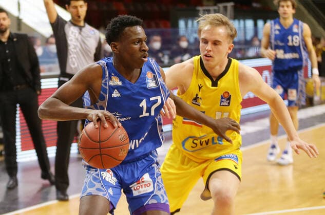 Ludwigsburg , Basketball easyCredit BBL Bundesliga , MHP RIESEN Ludwigsburg vs Fraport Skyliners Frankfurt , from left Joshua Bonga FRA Lukas herzog Riesen