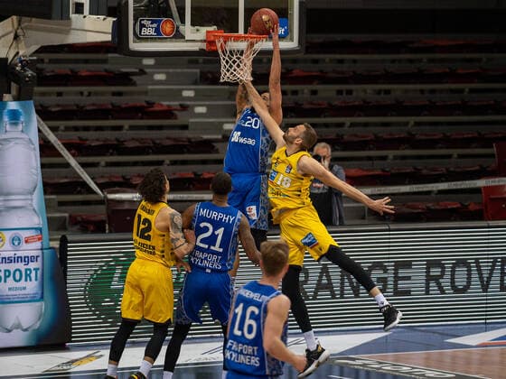 Rasheed Moore Fraport Skyliners, 20 , Jonas Wahlfarth Bottermann MHP Riesen Ludwigsburg, 18 , MHP Riesen Ludwigsburg vs FRAPORT SKYLINERS, Basketball, Bundesliga, easycredit BBL, 27 04 2021, MHP Riesen Ludwigsburg vs FRAPORT SKYLINERS, Basketball, Bundesliga, easycredit BBL, 27 04 2021 Ludwigsburg Copyright: xEibner-Pressefoto SaschaxWaltherx EP_swa