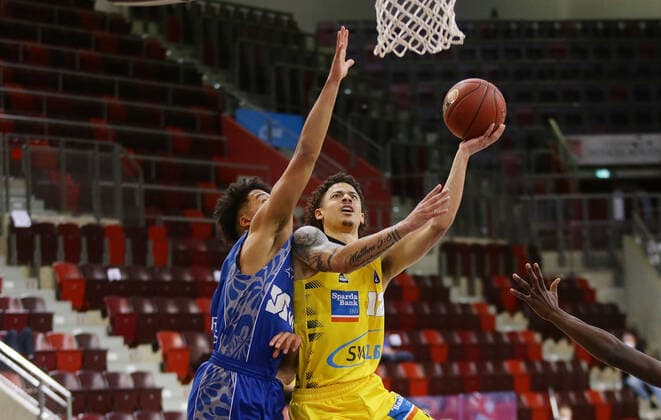 Ludwigsburg , Basketball easyCredit BBL Bundesliga , MHP RIESEN Ludwigsburg vs Fraport Skyliners Frankfurt , from left Maximilian begue FRA Jonah Radebaugh Riesen
