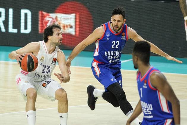 Mandatory Credit: Photo by Irina R Hipolito Shutterstock (11878394n) Sergio Llull Melia of Real Madrid Baloncesto and Vasilje Micic of Anadolu Efes in action during the 2020 2021 Turkish Airlines Euroleague Play Off Game 3 between Real Madrid and Anadolu Efes Istanbul at WiZink Center on April 27, 2021 in Madrid, Spain. Basket: Euroleague Play Off - Real Madrid v Anadolu Efes Istanbul, Spain - 27 Apr 2021 Basket: Euroleague Play Off - Real Madrid v Anadolu Efes Istanbul, Spain - 27 Apr 2021  Copyright: xIrinaxRxHipolito Shutterstockx 11878394n