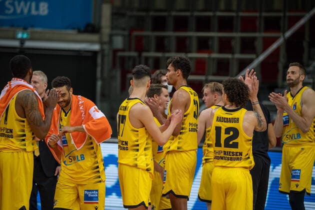 Joy at Ludwigsburg, Jonah Radebaugh MHP Riesen Ludwigsburg, 12 , Nico Santana Mojica MHP Riesen Ludwigsburg, 17 , John Patrick MHP Riesen Ludwigsburg, Head Coach , Jordan Hulls MHP Riesen Ludwigsburg, 01 , Oscar DA Silva MHP Riesen Ludwigsburg, 30 , MHP Riesen Ludwigsburg vs FRAPORT SKYLINERS, Basketball, Bundesliga, easycredit BBL, 27 04 2021, MHP Riesen Ludwigsburg vs FRAPORT SKYLINERS, Basketball, Bundesliga, easycredit BBL, 27 04 2021 Ludwigsburg Copyright: xEibner-Pressefoto SaschaxWaltherx EP_swa