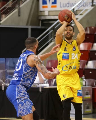 Ludwigsburg , Basketball easyCredit BBL Bundesliga , MHP RIESEN Ludwigsburg vs Fraport Skyliners Frankfurt , right Andrew Warren Riesen