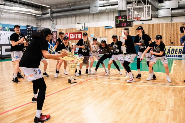 210427 Luleas players rejoice over the Swedish Championship gold after final 5 in the ladies SBL between Alvik and Lulea on 27 April 2021 in Stockholm,  Copyright: JESPERxZERMAN BB210427JZ066