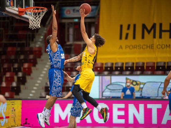 Quantez Robertson Fraport Skyliners, 23 , Jonah Radebaugh MHP Riesen Ludwigsburg, 12 , MHP Riesen Ludwigsburg vs FRAPORT SKYLINERS, Basketball, Bundesliga, easycredit BBL, 27 04 2021, MHP Riesen Ludwigsburg vs FRAPORT SKYLINERS, Basketball, Bundesliga, easycredit BBL, 27 04 2021 Ludwigsburg Copyright: xEibner-Pressefoto SaschaxWaltherx EP_swa