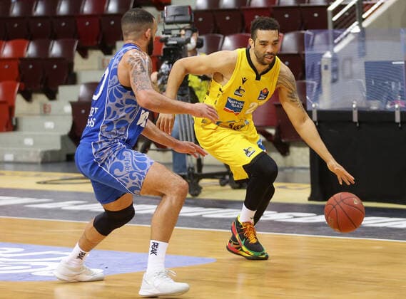 Ludwigsburg , Basketball easyCredit BBL Bundesliga , MHP RIESEN Ludwigsburg vs Fraport Skyliners Frankfurt , from left Rasheed More Fra Andrew Warren Riesen