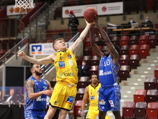 V li Johannes Patrick Riesen , Alvin Onyia Frankf MHP Riesen Ludwigsburg vs Skyliners Frankfurt Basketball Bundesliga 2020 2021 Ludwigsburg , GER, 27 04 2021,