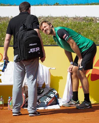Wesley Koolhof, Kevin Krawietz has back problems and is treated by ATP physiotherapist, Injury, Mens Doubles Tennis BMW Open 2021 ATP MTTC Iphitos Munich Germany 28 April 2021 Copyright: xJuergenxHasenkopfx