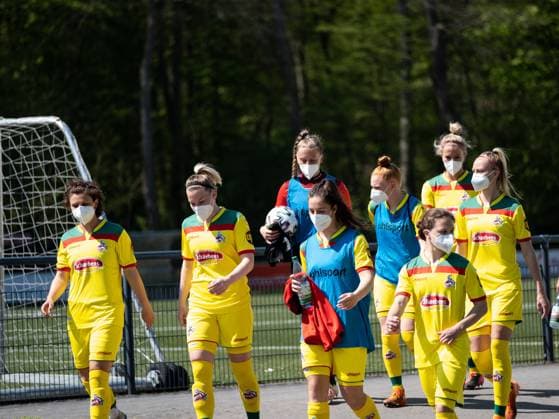 Cologne, Germany, April 28th 202 Players of 1. Fc Koeln enter the stadium at the 2. Frauen Bundesliga game between 1. Fc Koeln and Fc Bayern Muenchen II at the Franz-Kremer Stadion in Cologne, Germany. 2. Frauen Bundesliga - 1. Fc Koeln v Fc Bayern Muenchen II 