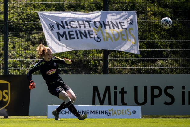 2 Women Football Bundesliga, 1 FC Koeln FC Bayern Muenchen II 28 04 2021 Manon Klett 30, 1 FC Koeln 2 Women Football Bundesliga, 1 FC Koeln FC Bayern Muenchen II, Koeln, Geissbockheim DFL REGULATIONS PROHIBIT ANY USE OF PHOTOGRAPHS AS IMAGE SEQUENCES AND OR QUASI VIDEO Copyright: xBEAUTIFULxSPORTS Wunderlx
