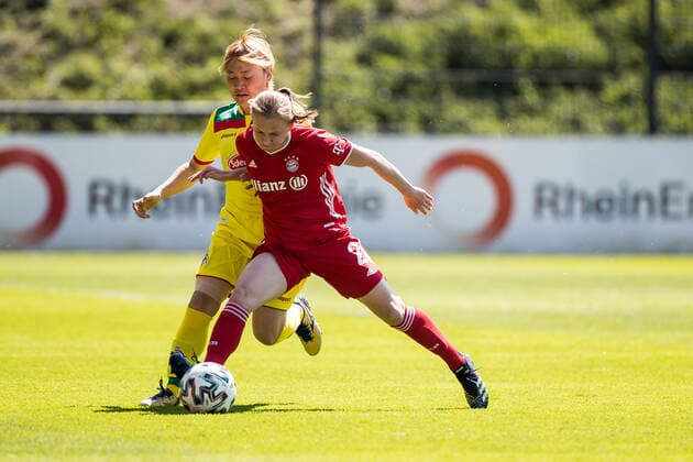 2 Women Football Bundesliga, 1 FC Koeln FC Bayern Muenchen II 28 04 2021 Yuka Hirano 17, 1 FC Koeln , Laura Donhauser 2, FC Bayern Muenchen II 2 Women Football Bundesliga, 1 FC Koeln FC Bayern Muenchen II, Koeln, Geissbockheim DFL REGULATIONS PROHIBIT ANY USE OF PHOTOGRAPHS AS IMAGE SEQUENCES AND OR QUASI VIDEO Copyright: xBEAUTIFULxSPORTS Wunderlx