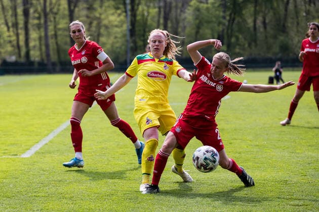 2 Women Football Bundesliga, 1 FC Koeln FC Bayern Muenchen II 28 04 2021 Amber Barrett 22, 1 FC Koeln , Laura Donhauser 2, FC Bayern Muenchen II 2 Women Football Bundesliga, 1 FC Koeln FC Bayern Muenchen II, Koeln, Geissbockheim DFL REGULATIONS PROHIBIT ANY USE OF PHOTOGRAPHS AS IMAGE SEQUENCES AND OR QUASI VIDEO Copyright: xBEAUTIFULxSPORTS Wunderlx