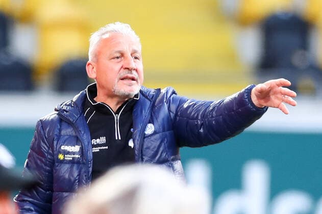 Dresden Duisburg 28 04 2021 Dresden, 28 04 2021, Rudolf Harbig Stadion, Football, 3 Liga, 32 Spieltag , SG Dynamo Dresden vs MSV Duisburg , In picture coach Pavel Dotchev MSV Duisburg , DFB regulations prohibit any use of photographs as image sequences and or quasi video ,
