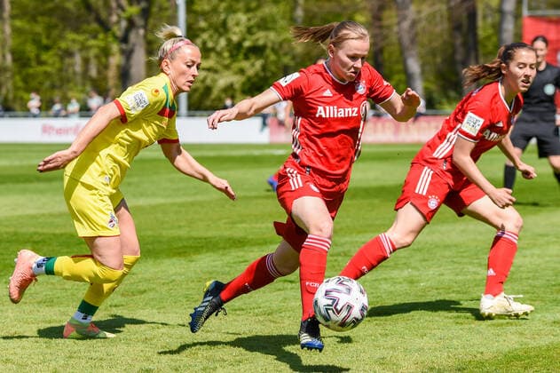 v li Mandy Islacker Köln, 8 , Annika Wohner FCB II, 8 , Zweikampf, Duell, duel, tackle, tackling, Dynamik, Action, Aktion, 28 04 2021, Köln Deutschland , Fussball, 2 Frauen Bundesliga Süd, 1 FC Köln Bayern München II, DFB DFL REGULATIONS PROHIBIT ANY USE OF PHOTOGRAPHS AS IMAGE SEQUENCES AND OR QUASI VIDEO xmhx