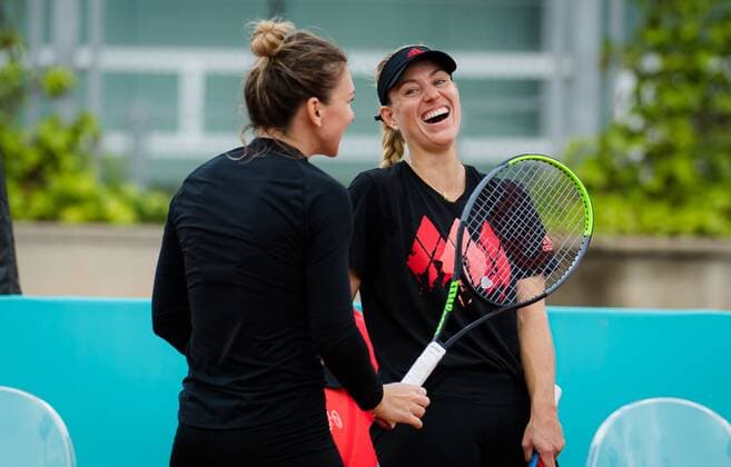 Mandatory Credit: Photo by Rob Prange Shutterstock (11876850bc) Simona Halep of Romania & Angelique Kerber of Germany during practice ahead of the 2021 Mutua Madrid Open WTA, Tennis Damen 1000 tournament Mutua Madrid Open Qualifying, Tennis, La Caja Magica, Madrid, Spain - 28 Apr 2021 Mutua Madrid Open Qualifying, Tennis, La Caja Magica, Madrid, Spain - 28 Apr 2021  Copyright: xRobxPrange Shutterstockx 11876850bc