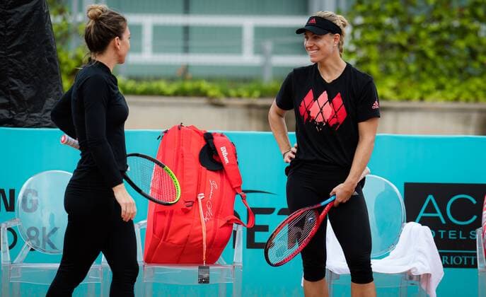 Mandatory Credit: Photo by Rob Prange Shutterstock (11876850be) Simona Halep of Romania & Angelique Kerber of Germany during practice ahead of the 2021 Mutua Madrid Open WTA, Tennis Damen 1000 tournament Mutua Madrid Open Qualifying, Tennis, La Caja Magica, Madrid, Spain - 28 Apr 2021 Mutua Madrid Open Qualifying, Tennis, La Caja Magica, Madrid, Spain - 28 Apr 2021  Copyright: xRobxPrange Shutterstockx 11876850be