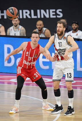 28 04 2021, xemx, Basketball Turkish Airlines Euroleague, FC Bayern Muenchen Basketball AX Armani Exchange Milan emspor, v l Zan Mark Sisko FC Bayern Basketball , Sergio Rodriguez AX Armani Exchange Milan Muenchen