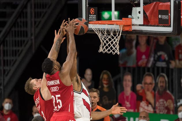 Basketball, Euroleague, day0 04 2021, FC Bayern Munich Armani Olimpia Milan Pictured Leon RADOSEVIC FC Bayern Munich, 43 , JaJuan JOHNSON FC Bayern Munich, 25 and Kyle HINES Armani Olimpia Milan, 42 Rebound Munich Audi Dome Bayern Germany. Copyright: Passion2Press.dex xMarkusxFischerx
