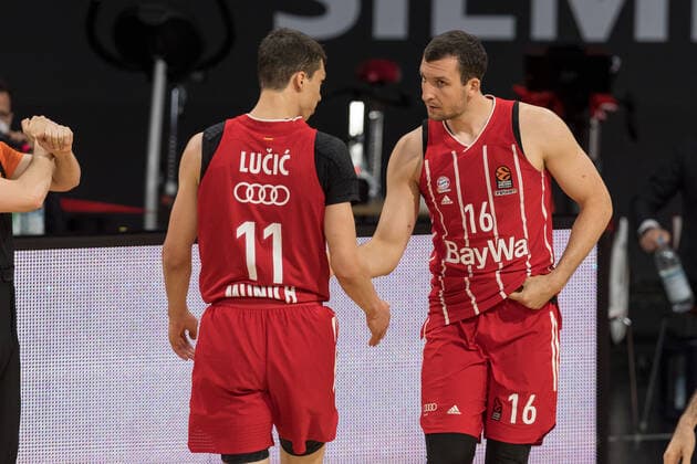 Basketball, Euroleague, day0 04 2021, FC Bayern Munich Armani Olimpia Milan Pictured Vladimir LUCIC FC Bayern Munich, 11 andPaul ZIPSER FC Bayern Munich, 16 clap off for substitution Munich Audi Dome Bayern Germany Copyright: Passion2Press.dex xMarkusxFischerx