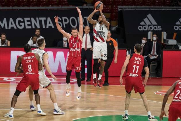 Basketball, Euroleague, day0 04 2021, FC Bayern Munich Armani Olimpia Milan Pictured are Zan Mark SISKO FC Bayern Munich, 31 and Malcolm DELANEY Armani Olimpia Milan, 23 Munich Audi Dome Bayern Germany Copyright: Passion2Press.dex xMarkusxFischerx