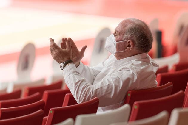 Basketball, Euroleague, day0 04 2021, FC Bayern München Armani Olimpia Milan In the picture Honorary President of FC Bayern München Ulrich Uli HOENEß applauds Munich Audi Dome Bayern Germany Copyright: Passion2Press.dex xMarkusxFischerx