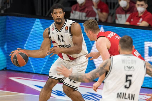 Basketball, Euroleague, day0 04 2021, FC Bayern Munich Armani Olimpia Milan Pictured Kyle HINES Armani Olimpia Milan, 42 and Leon RADOSEVIC FC Bayern Munich, 43 Munich Audi Dome Bayern Germany. Copyright: Passion2Press.dex xMarkusxFischerx