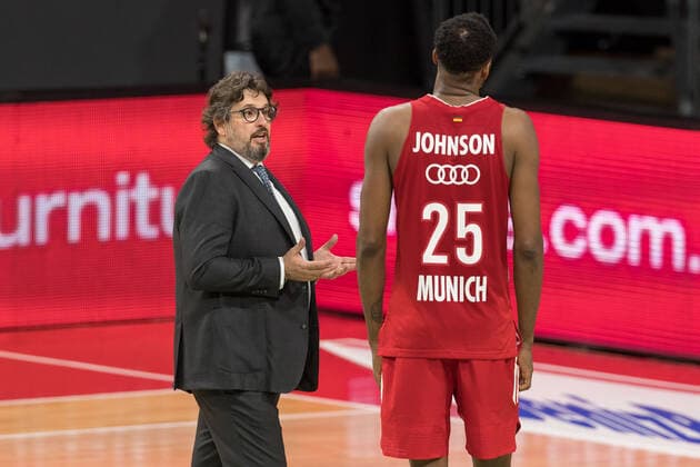 Basketball, Euroleague, day0 04 2021, FC Bayern Munich Armani Olimpia Milan In the picture Head Coach of FC Bayern Munich Andrea TRINCHIERI and JaJuan JOHNSON FC Bayern Munich, 25 Munich Audi Dome Bayern Germany Copyright: Passion2Press.dex xMarkusxFischerx