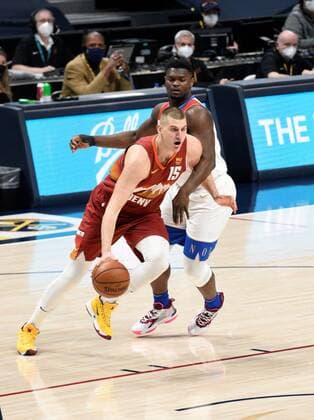 Denver Nuggets center Nikola Jokic 15 (L) fights off New Orleans Pelicans forward Zion Williamson 1 (R) as he drives toward the basket during a NBA, Basketball Herren, USA game, at the Ball Arena in Denver, CO, US, 28 April 2021. New Orleans Pelicans at Denver Nuggets !ACHTUNG: NUR REDAKTIONELLE NUTZUNG!  Copyright: xToddxPiersonx AME3543 20210429-637552658982436010