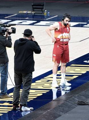 Denver Nuggets guard Facundo Campazzo 7 gives an interview during a NBA, Basketball Herren, USA game at the Ball Arena in Denver, CO, USA, 28 April 2021. New Orleans Pelicans at Denver Nuggets !ACHTUNG: NUR REDAKTIONELLE NUTZUNG!  Copyright: xToddxPiersonx AME3589 20210429-637552753270868604