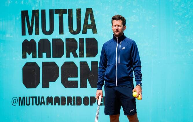 Mandatory Credit: Photo by Rob Prange Shutterstock (11876051aa) Wim Fissette during practice with Naomi Osaka ahead of the 2021 Mutua Madrid Open WTA, Tennis Damen 1000 tournament Mutua Madrid Open, Tennis, La Caja Magica, Madrid, Spain - 29 Apr 2021 Mutua Madrid Open, Tennis, La Caja Magica, Madrid, Spain - 29 Apr 2021  Copyright: xRobxPrange Shutterstockx 11876051aa