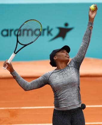 April 29, 2021, MADRID, MADRID, SPAIN: Venus Williams of United States serves during her practice for the WTA, Tennis Damen 1000 - Mutua Madrid Open 2021 at La Caja Magica on April 29, 2021 in Madrid, Spain. MADRID SPAIN - ZUMAa181 20210429_zaa_a181_133 Copyright: xOscarxJ.xBarrosox