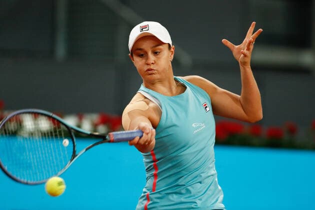 April 29, 2021, MADRID, MADRID, SPAIN: Ashleigh Barty of Australia in action during her Women s Singles match against Shelby Rogers of United States during the WTA, Tennis Damen 1000 - Mutua Madrid Open 2021 at La Caja Magica on April 29, 2021 in Madrid, Spain. MADRID SPAIN - ZUMAa181 20210429_zaa_a181_156 Copyright: xOscarxJ.xBarrosox