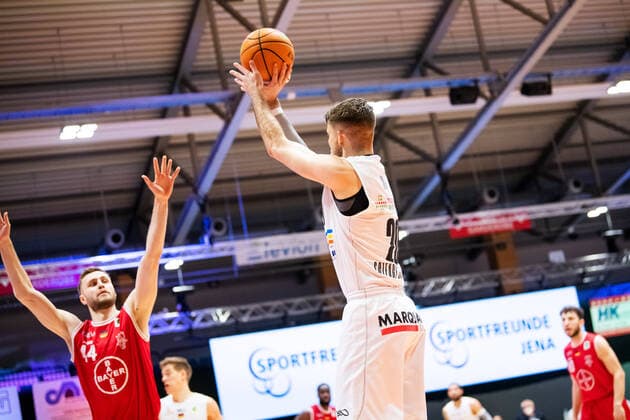 BARMER 2 Basketball Bundesliga ProA Playoff Matchday 5 Season 2020 2021 on 29 4 2021 Science City Jena vs Bayer Giants Leverkusen Andrew Smith Jena throwing left Marko Bacak Leverkusen Sparkassen Arena