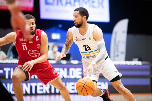 BARMER 2 Basketball Bundesliga ProA Playoff Matchday 5 Season 2020 2021 on 29 4 2021 Science City Jena vs Bayer Giants Leverkusen v re on the ball Marcus Tyus Jena vs Sheldon Eberhardt Leverkusen Sparkassen Arena