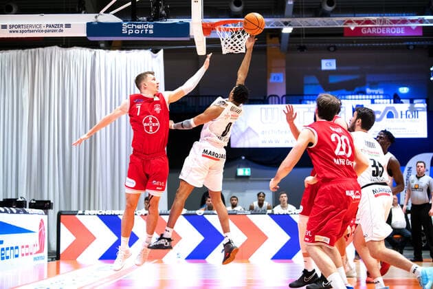 BARMER 2 Basketball Bundesliga ProA Playoff Matchday 5 Season 2020 2021 on 29 4 2021 Science City Jena vs Bayer Giants Leverkusen center Demarcus Holland Jena at the basket against left Grant Dressler Leverkusen Sparkassen Arena