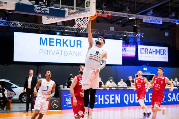 BARMER 2 Basketball Bundesliga ProA Playoff Matchday 5 Season 2020 2021 on 29 4 2021 Science City Jena vs Bayer Giants Leverkusen Julius Wolf Jena with the Dunking Sparkassen Arena