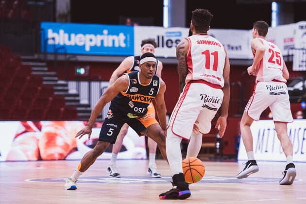 ProA Playoffs Artland Dragons vs ROSTOCK SEAWOLVES, 29 04 2021 Christopher John Carter Rostock Seawolves, 5 , Gerel David Simmons Artland Dragons, 11 ProA Playoffs Artland Dragons vs ROSTOCK SEAWOLVES on 29 04 2021 in Quakenbrueck Artland Arena , Germany, Copyright: xBEAUTIFULxSPORTS Neddermannx
