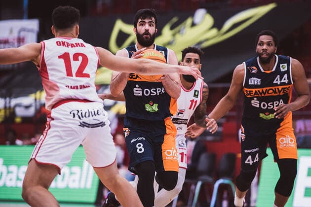 ProA Playoffs Artland Dragons vs ROSTOCK SEAWOLVES, 29 04 2021 Behnam Yakhchali Dehkordi Rostock Seawolves, 8 , Leon Iduma Okpara Artland Dragons, 12 , Gerel David Simmons Artland Dragons, 11 , Keith Andre Wright Rostock Seawolves, 44 ProA Playoffs Artland Dragons vs ROSTOCK SEAWOLVES on 29 04 2021 in Quakenbrueck Artland Arena , Germany, Copyright: xBEAUTIFULxSPORTS Neddermannx